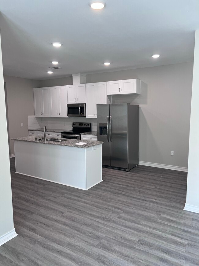 Building Photo - 312 W Watson St