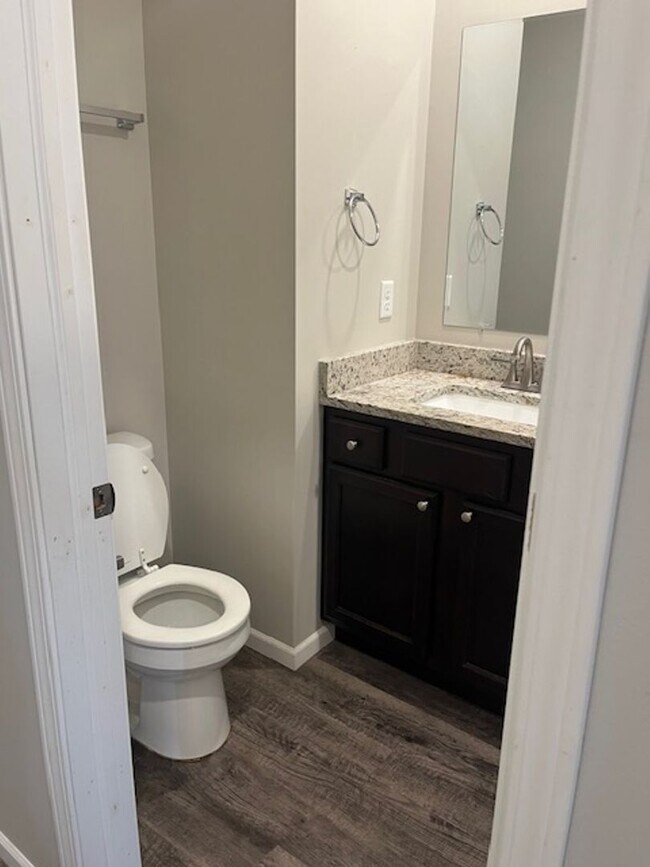 Building Photo - 3 Bedroom 2 Bath Duplex Located in Andover