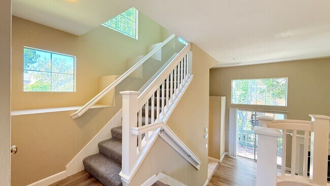 Building Photo - 401 Skylark Ct