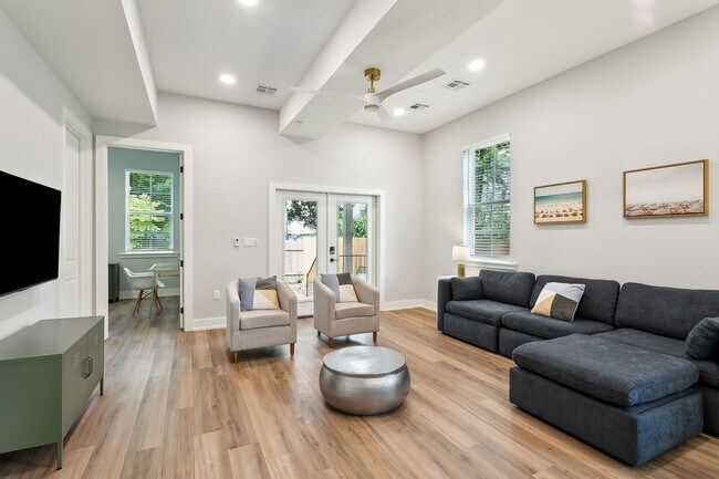 Building Photo - Recent Construction Apartment!!