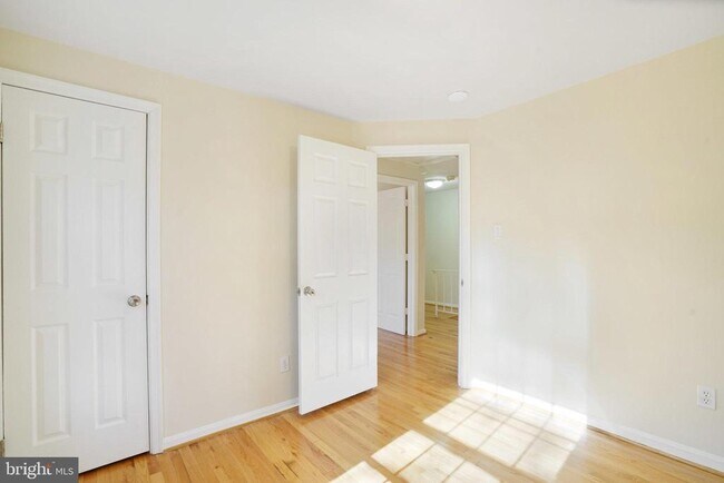 Building Photo - 4339 Cedarlake Ct