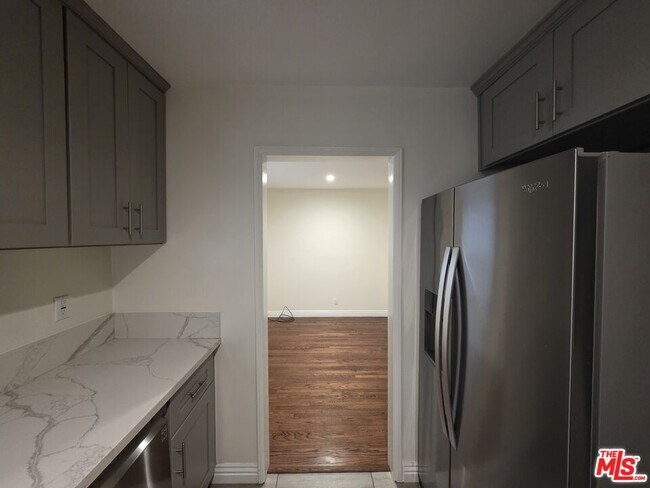 Building Photo - 102 Gaviota Ave