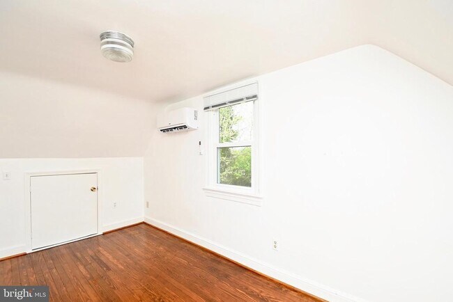 Building Photo - 8422 Radford Ave