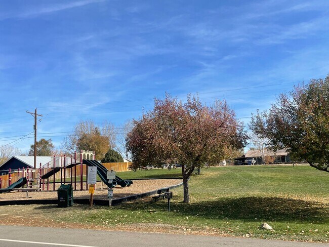 Building Photo - Three Bedroom Bayfield House with Large Fe...