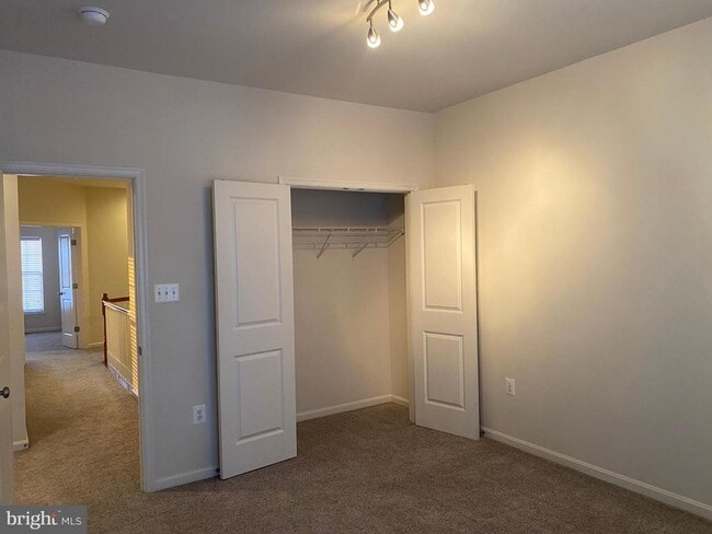 Building Photo - 8049 Crescent Park Dr