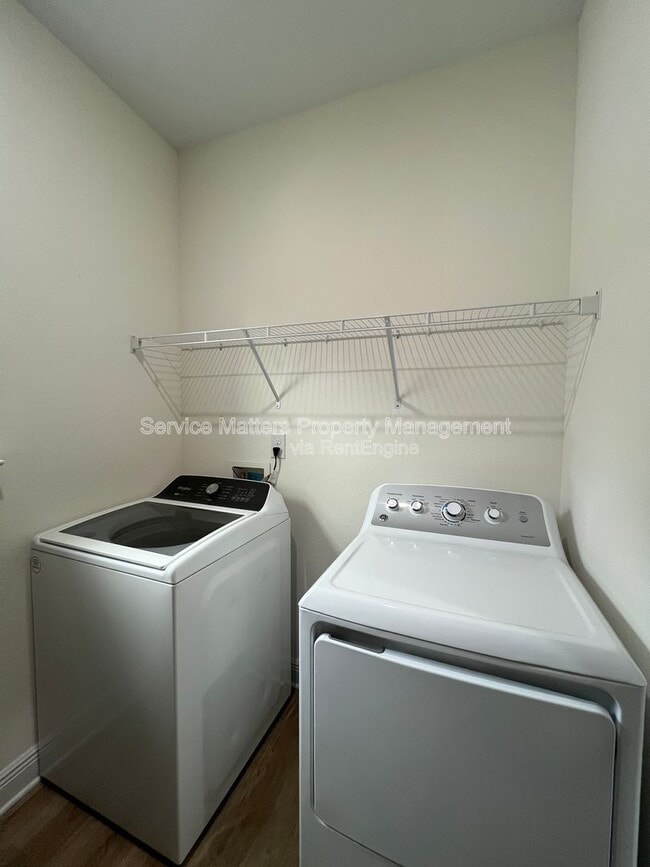 Building Photo - 4145 Grassy Run St