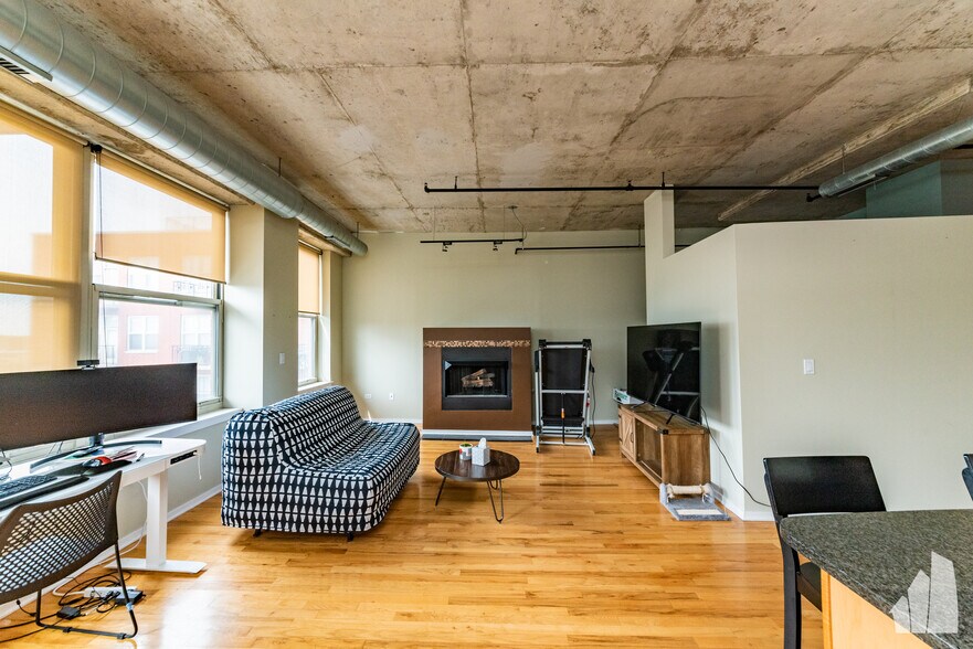 Building Photo - 6 S Laflin St
