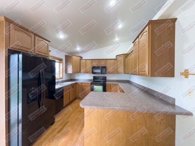 Building Photo - Gorgeous Single Family Home