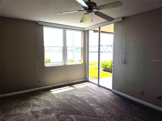 Building Photo - 5801 Bahia Del Mar Cir N