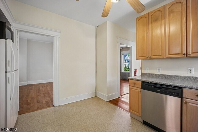 Building Photo - 76 Montague Pl