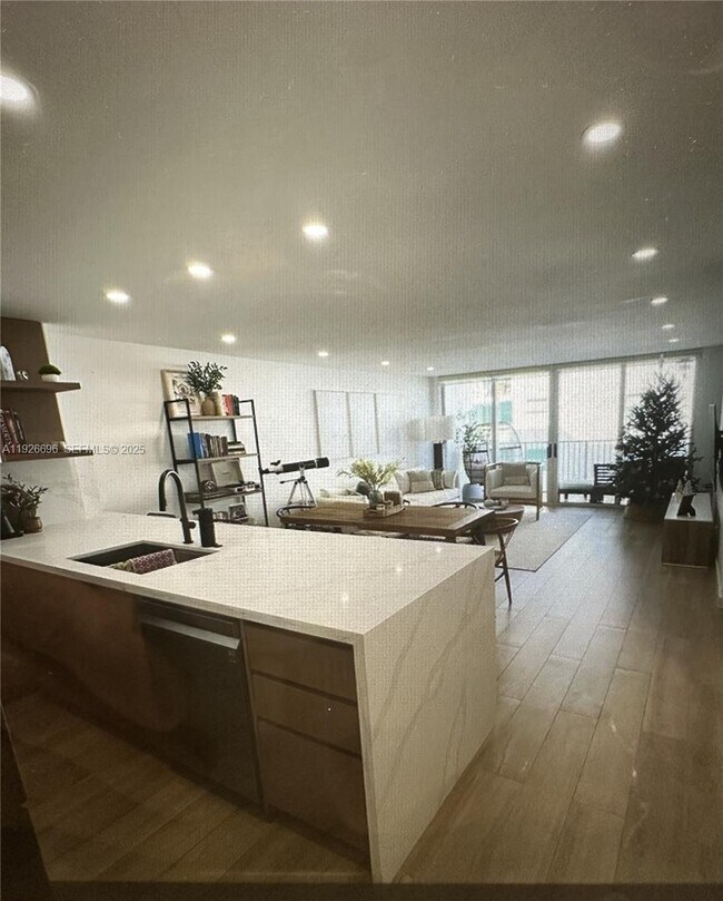 Building Photo - 5838 Collins Ave