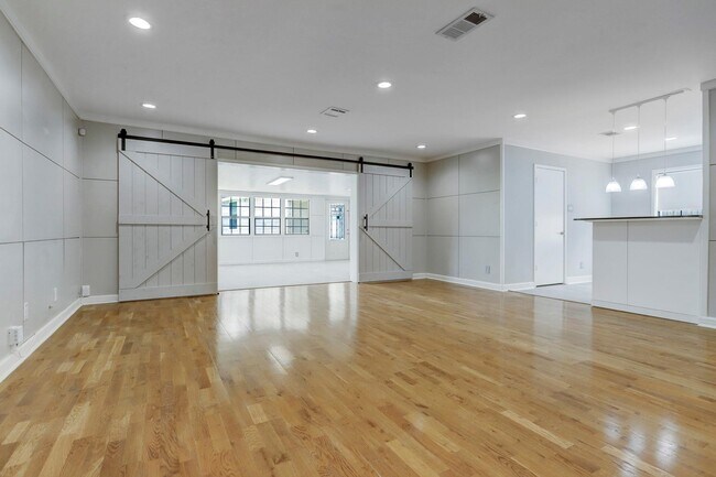 Building Photo - 5419 Dumfries Dr