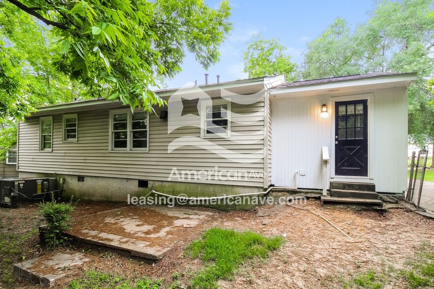 Building Photo - 1061 55th St