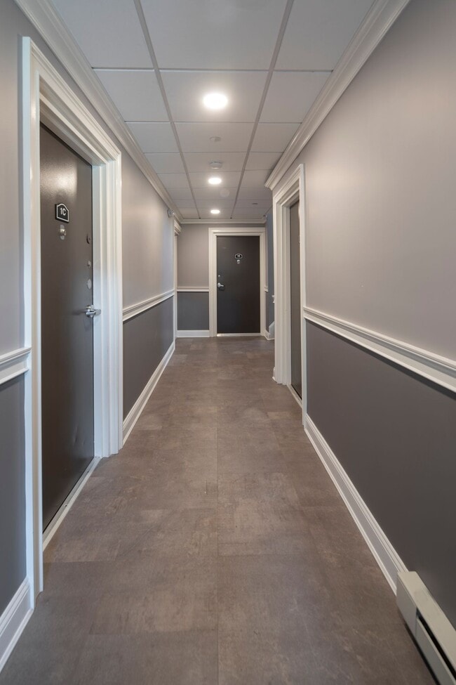 Building Photo - Villa Malta: On-Site Washer & Dryer, Water...