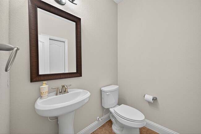 Building Photo - 15802 Pine Cone Ln