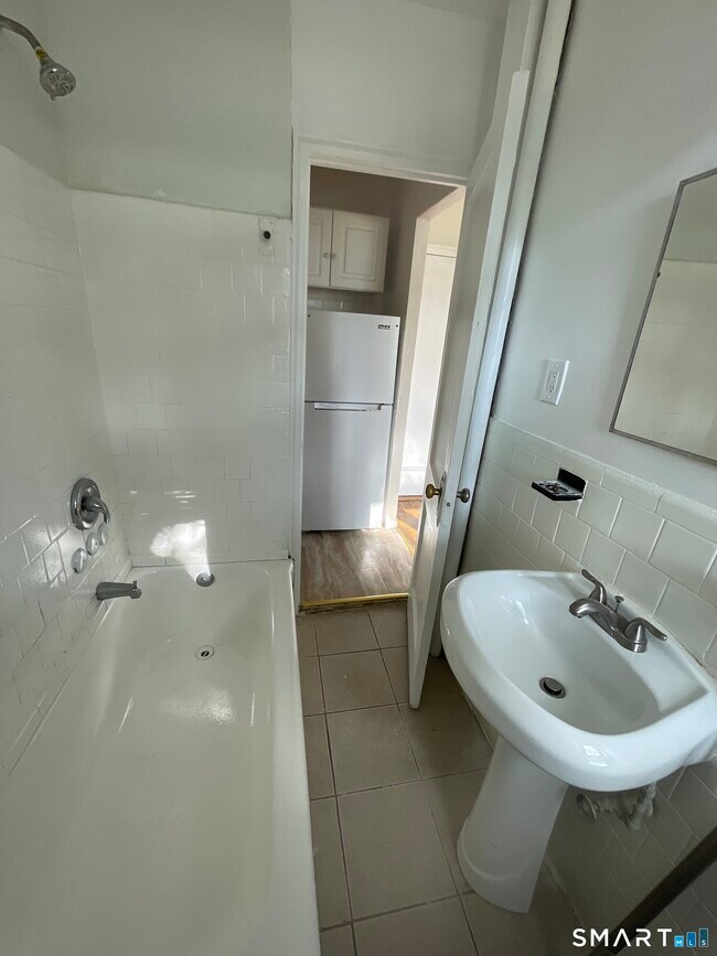 Building Photo - 305 Parrott Ave