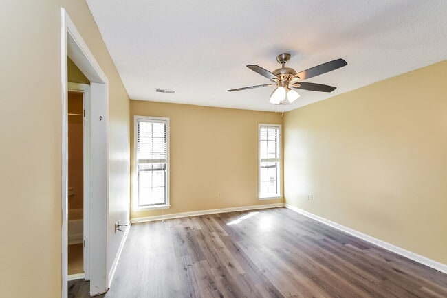 Building Photo - 928 Pheasant Hollow Dr