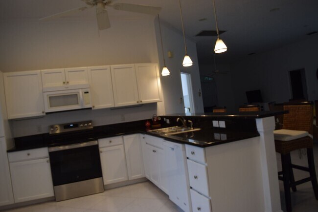 Building Photo - Fully furnished 3 bedroom 3 Bath POOL home in Sandpiper Bay