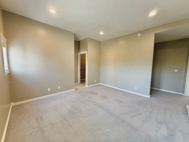 Building Photo - Garden Level in Luxury Home Available Now