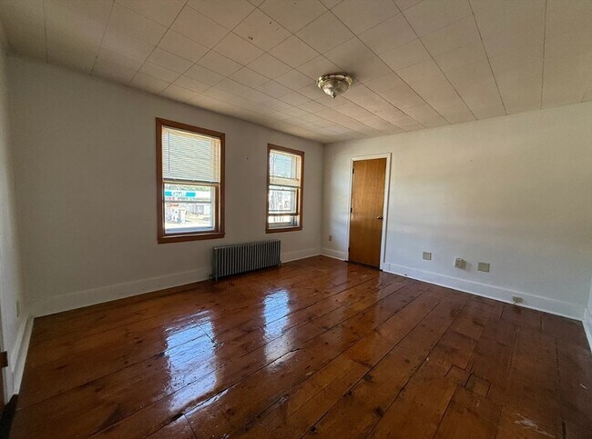 Building Photo - 19 Maple Ave