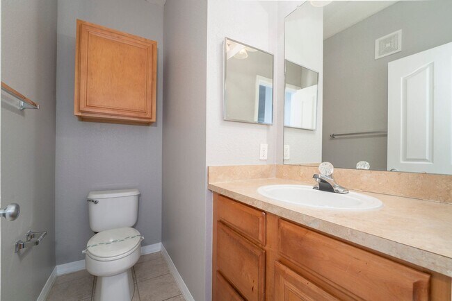 Building Photo - Nice 3/2.5 Townhouse with 2-Car Garage in ...