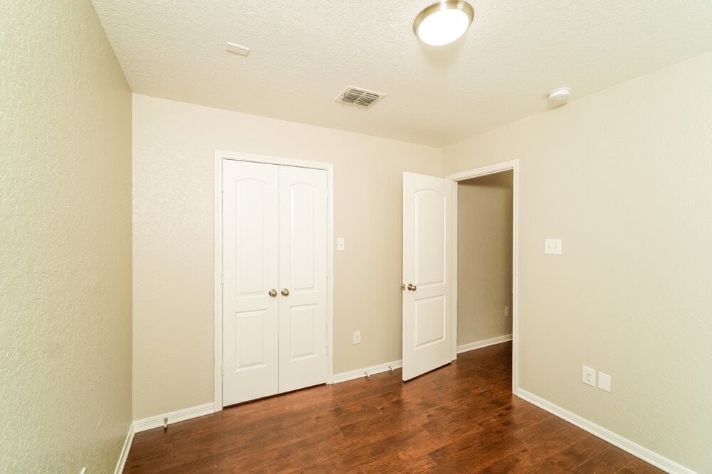 Building Photo - 5827 Southern Knoll