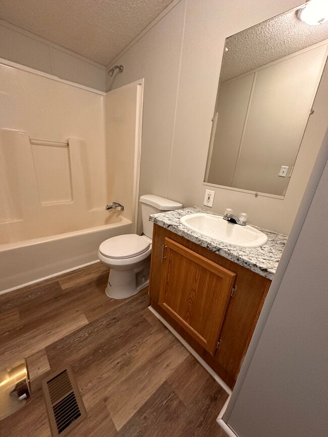 Building Photo - 113 Willow St