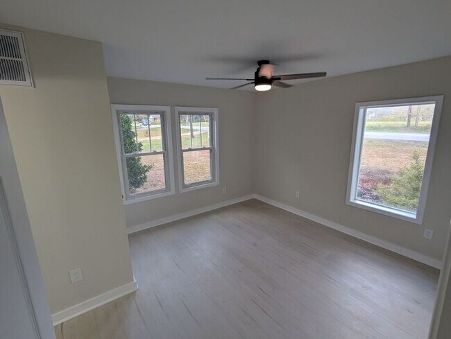 Building Photo - Beautiful 4BD/3BA Home in Hickory