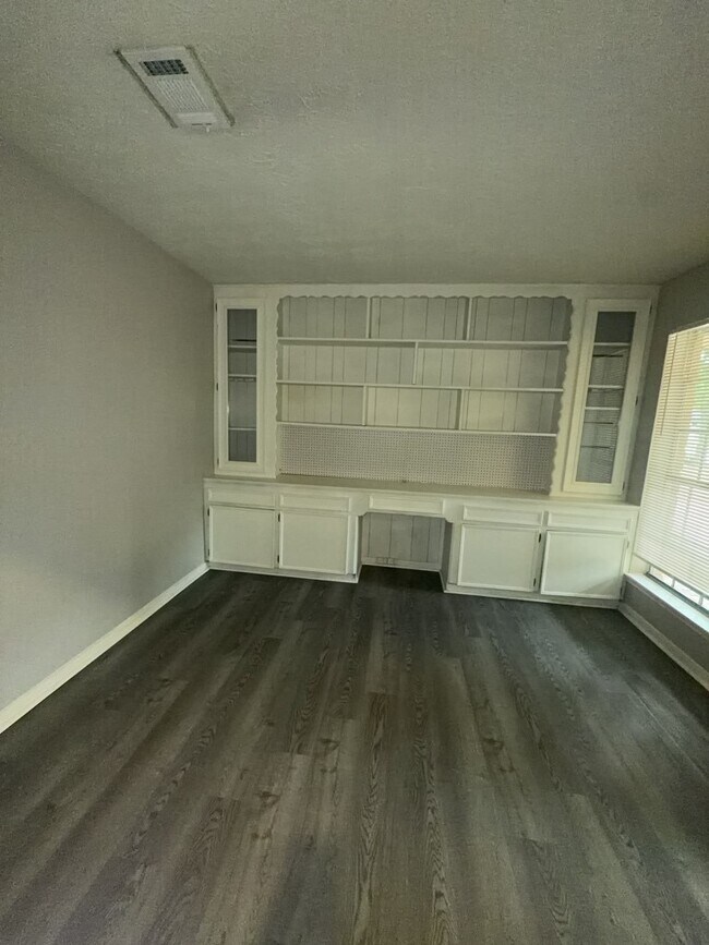 Building Photo - 16815 Methil Dr