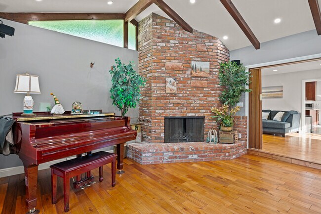 Building Photo - Luxury Estate with Sparkling Pool & Elegant Amenities
