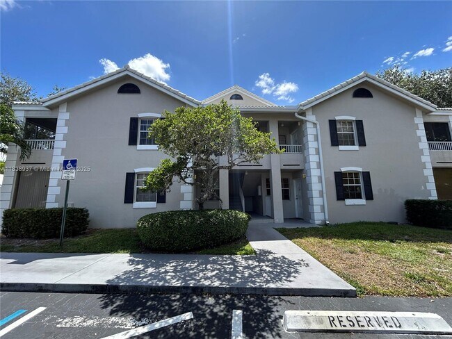 Primary Photo - 2890 N Oakland Forest Dr