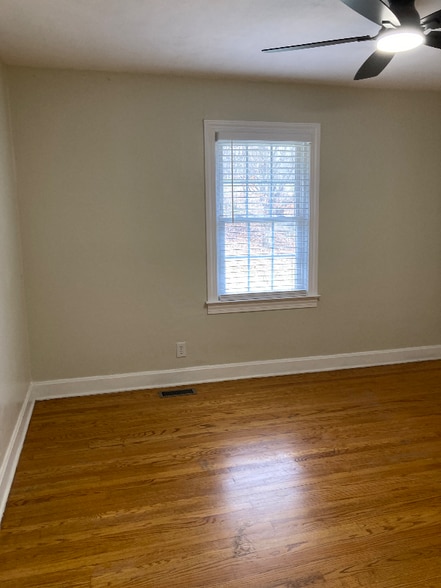 Building Photo - 222 Bank Dr