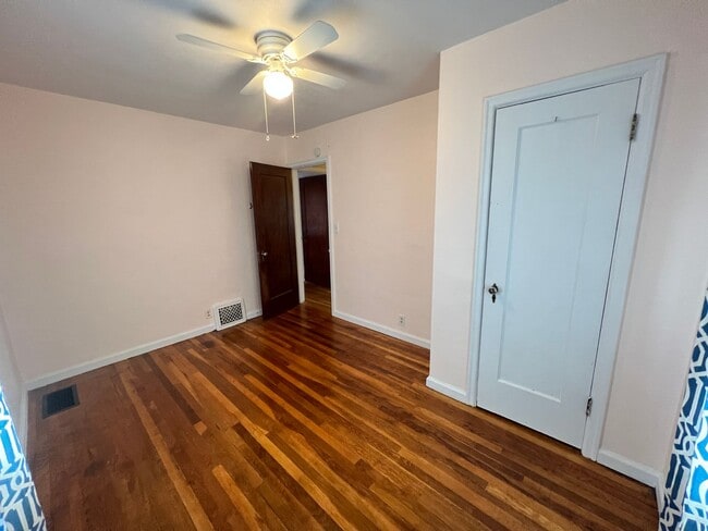 Building Photo - 4 bed 2 bath home centrally located