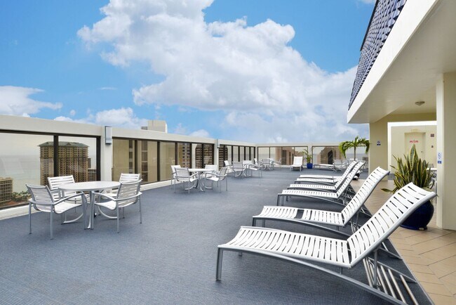Building Photo - Remodeled One Bedroom One Bath at Villa on...