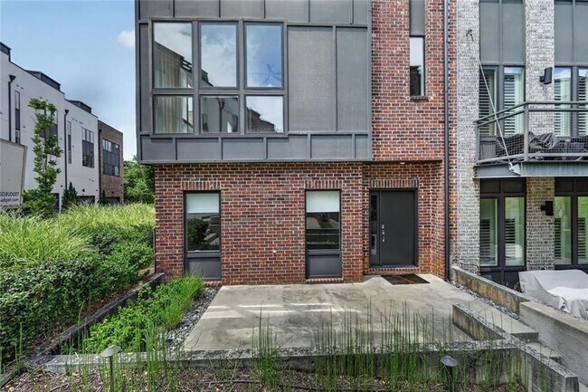 Building Photo - 1214 Chelsea Cir NW