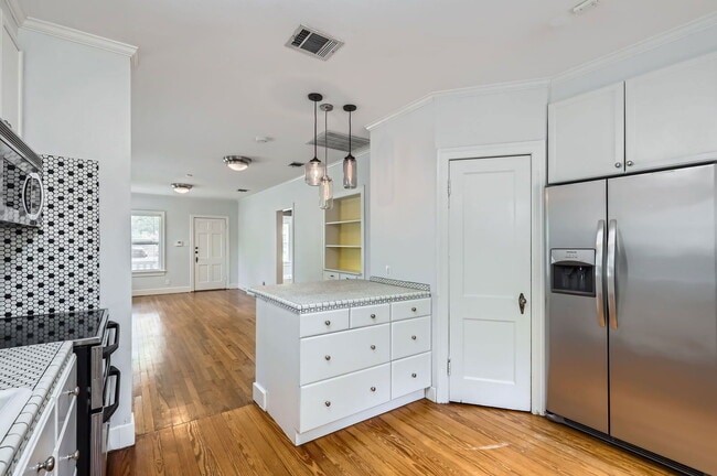 Building Photo - 3002 Lafayette Ave