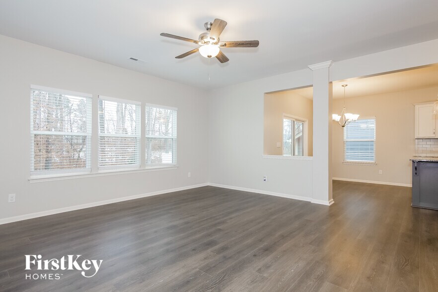 Building Photo - 5013 Thomasville Dr