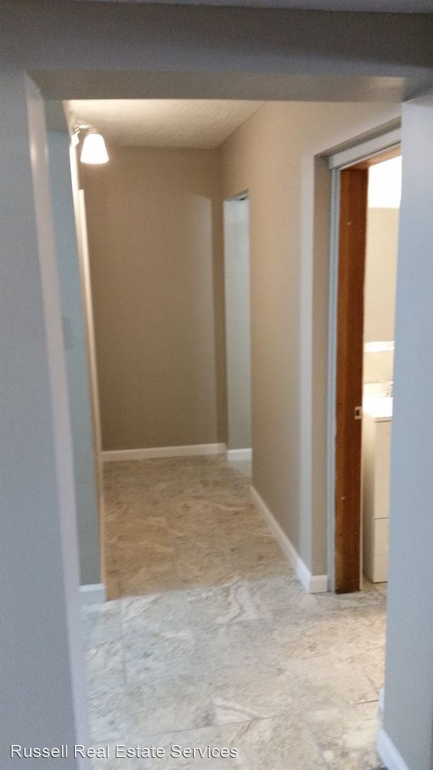 Building Photo - 1 br, 1 bath House - Albrecht Ave 2882 ( D...