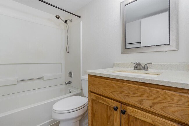 Building Photo - 633 Buoy Ln