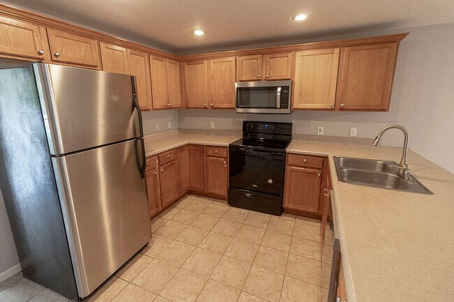 Building Photo - 1945 Center St