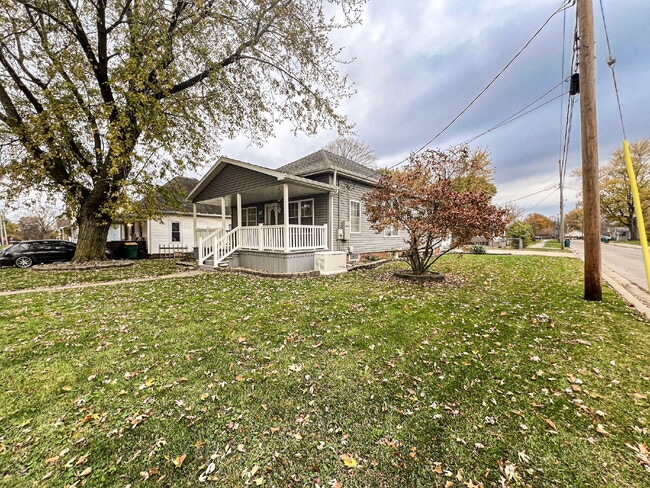 Building Photo - 402 S Illinois St