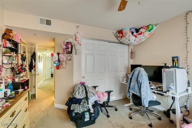 Building Photo - 2750 Durango Dr