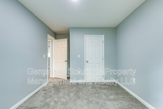 Building Photo - 2930 Primrose Cir