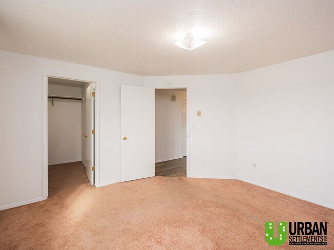 Building Photo - 4623 N Sullivan Rd