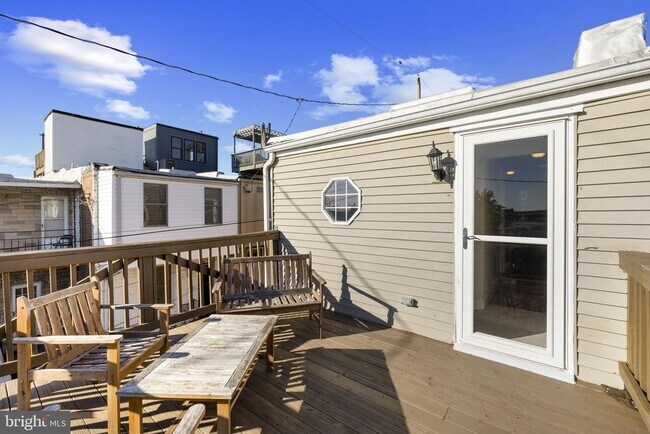 Building Photo - 635 Fagley St