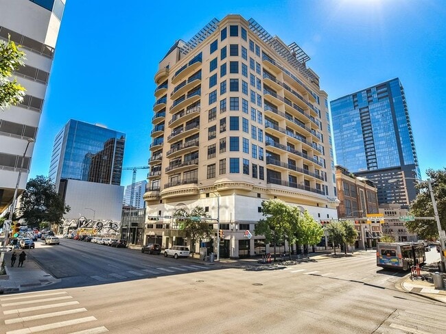 Building Photo - 311 W 5th St