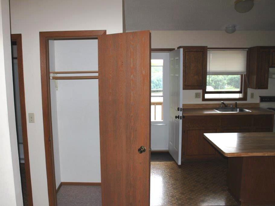 Building Photo - 1624 Greeley St S