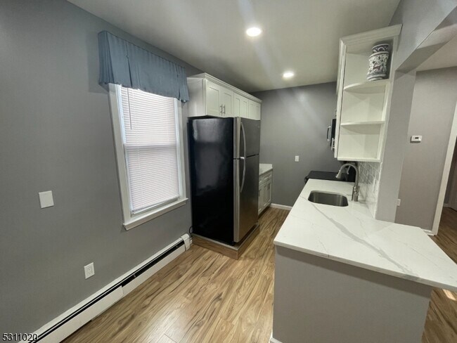 Building Photo - 31 Union St