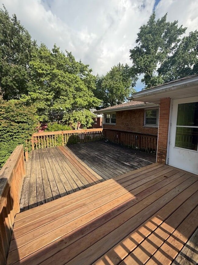 Building Photo - 2125 Brentwood Dr