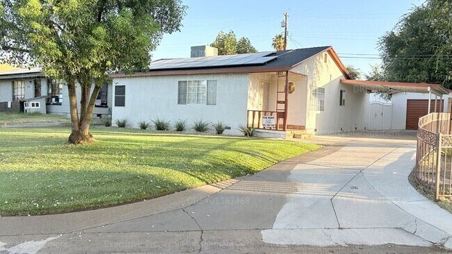 Building Photo - 3 Bedroom 2 bathroom house located near the Kern Medical Hospital, East Bakersfield High, and a s...